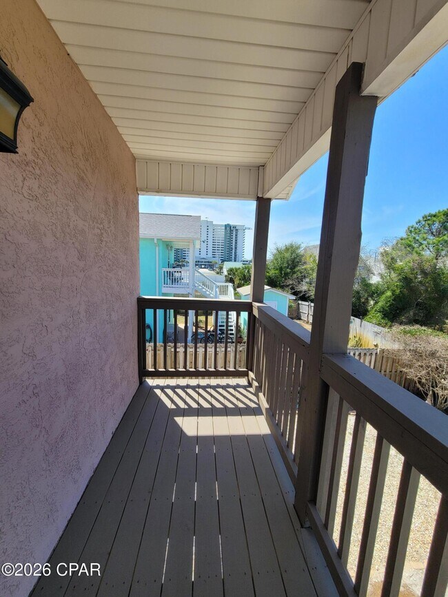 Building Photo - 4008 Crescent Dr