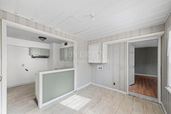 Building Photo - A MUST SEE !!!! FULLY RENOVATED AND SECTION 8 WELCOMED !!!!!