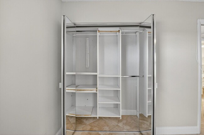 Building Photo - 447 Flanders I