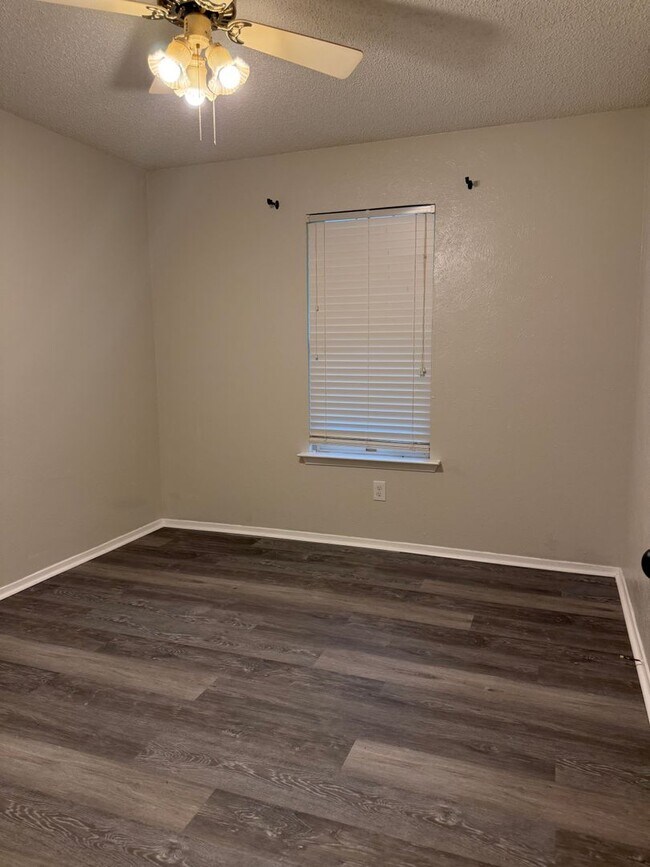 Building Photo - 3 Bedroom in Springhill ISD