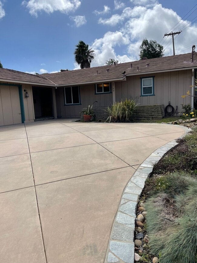 Building Photo - Clairemont Beauty - Welcome Home!