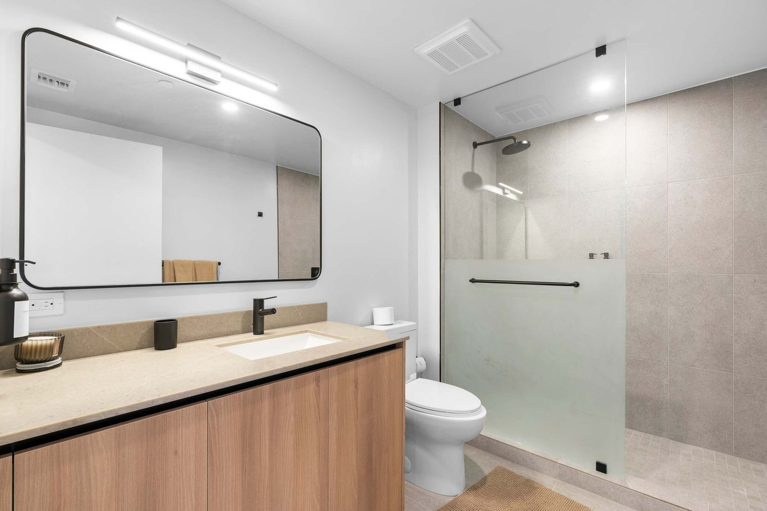 Building Photo - 121 NE 5th St