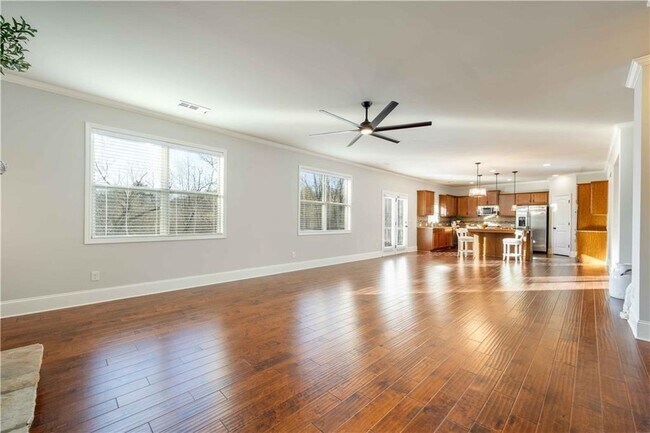 Building Photo - 5875 Chestnut Dr