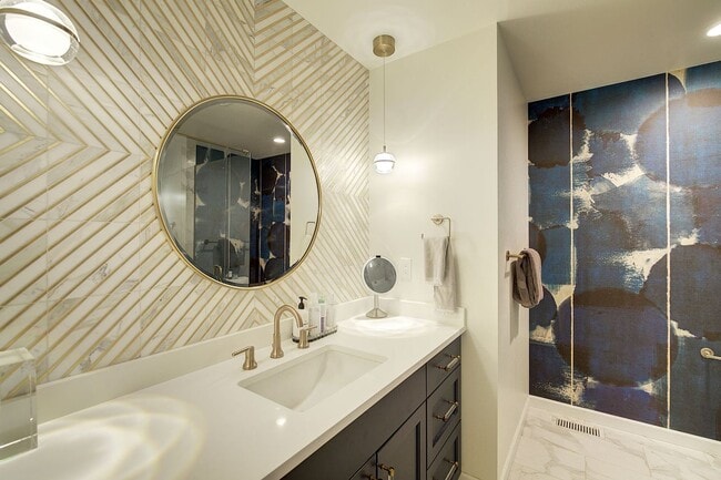 Building Photo - 5bd/2.75ba Mercer Island Home