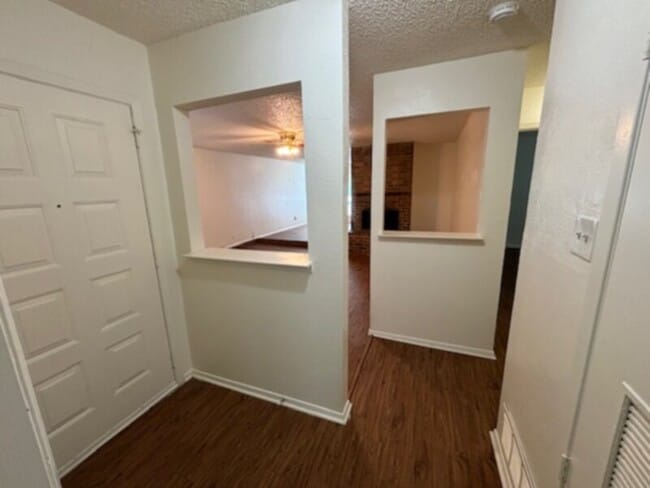 Building Photo - Nice single story duplex unit in NRH