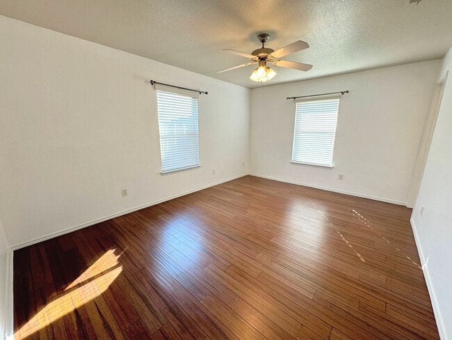 Building Photo - 408 Viola Dr