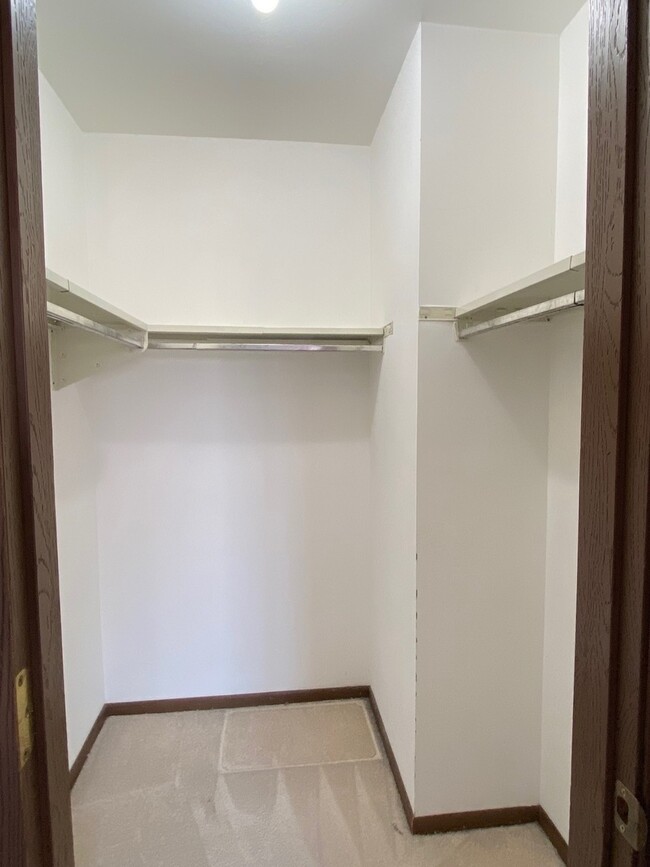 Building Photo - 7921 Knottingham Cir
