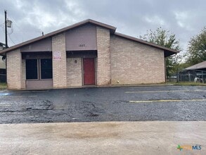 Building Photo - 1207 Charisse St