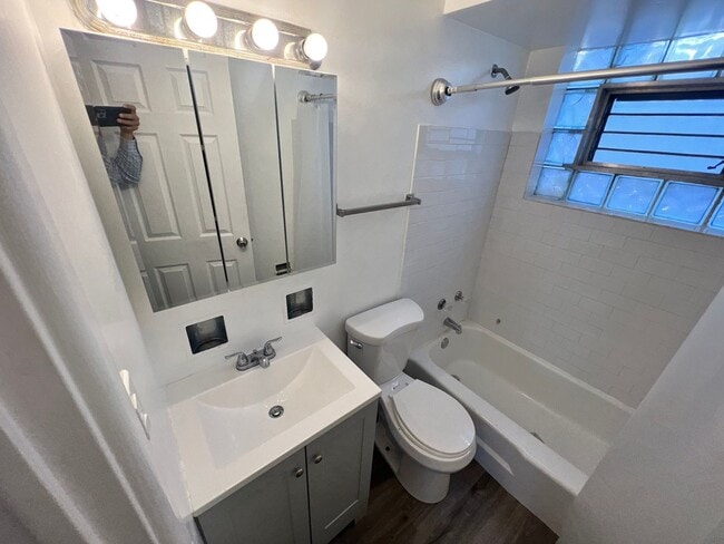 Building Photo - 2657 W 47th St