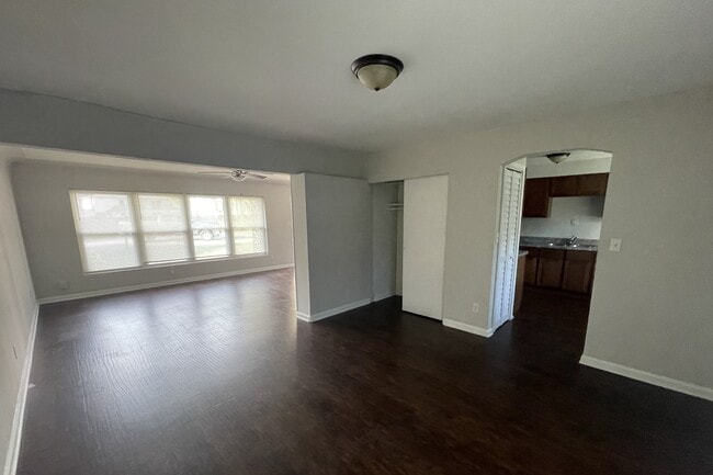 Building Photo - 5824 Yellow Pine Ct