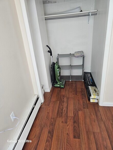 Building Photo - 11811 Lake Ave