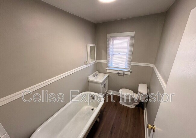 Building Photo - 1441 Wall St