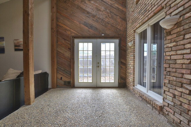Building Photo - 3209 74th St