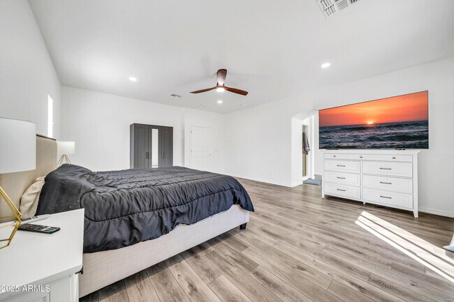 Building Photo - 7149 W Avenida Del Sol