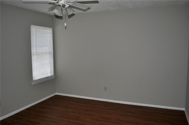 Building Photo - 8904 Curlew Dr