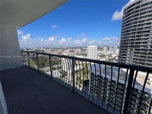 Building Photo - 1750 N Bayshore Dr