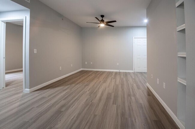 Building Photo - 2320 Gracy Farms Ln