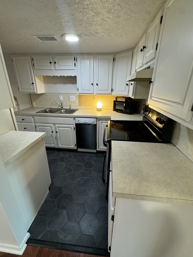 Building Photo - 120 S 38th Ave