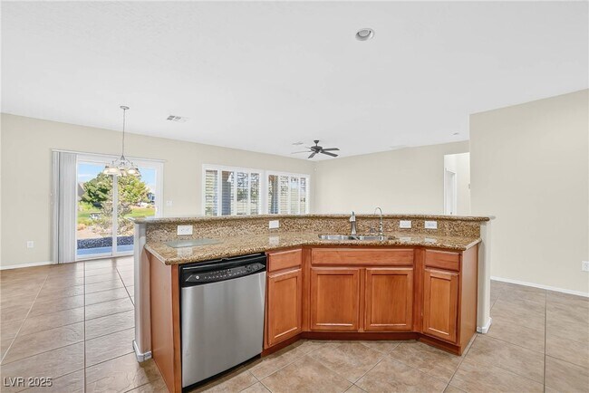 Building Photo - 7349 Shelduck St