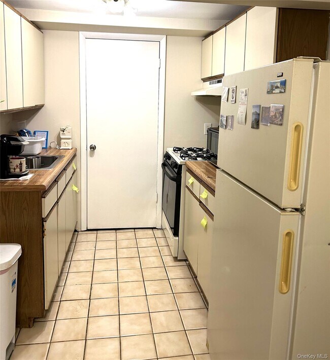 Building Photo - 892 Pine Ave