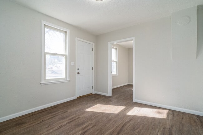 Building Photo - One Bedroom, One Bathroom Single Family Home