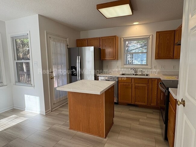 Building Photo - 1811 Kelly Glen Dr