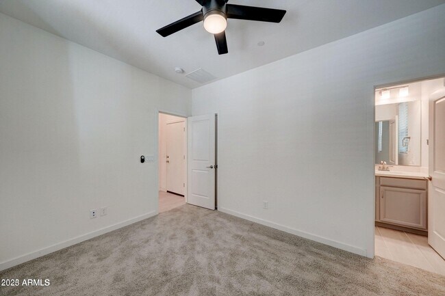 Building Photo - 1717 E Dogwood Ln