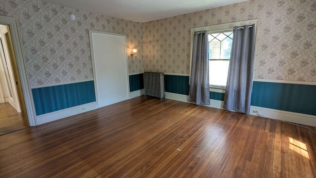 Building Photo - 303 4th St NE