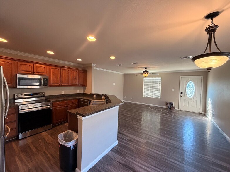 Building Photo - 3821 Mayer Dr