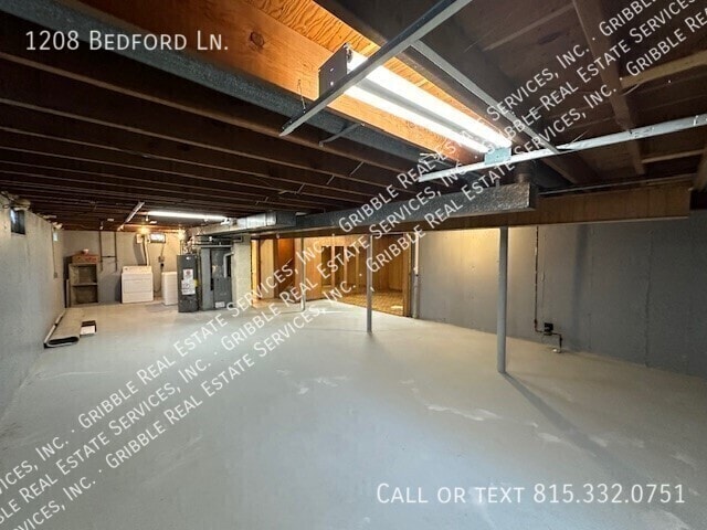 Building Photo - 1208 Bedford Ln