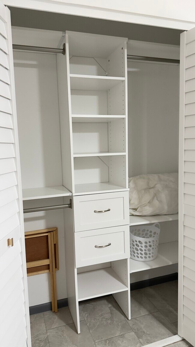 Building Photo - 651 Seaview Ct