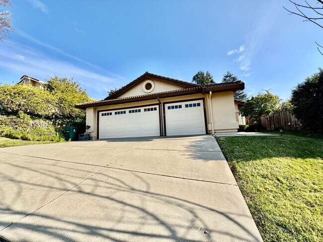 Building Photo - Spacious 4 Bed/2Ba Home in Richmond with Large Backyard!