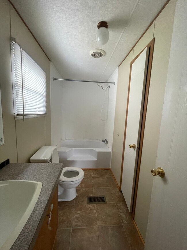 Building Photo - 3602 Wellington Ln