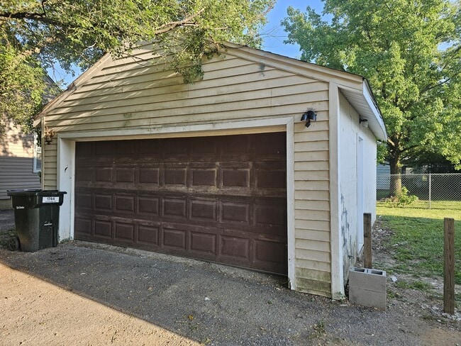 Building Photo - 1744 Woodland Ave