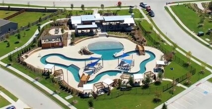 Building Photo - 7813 Thornton Dr