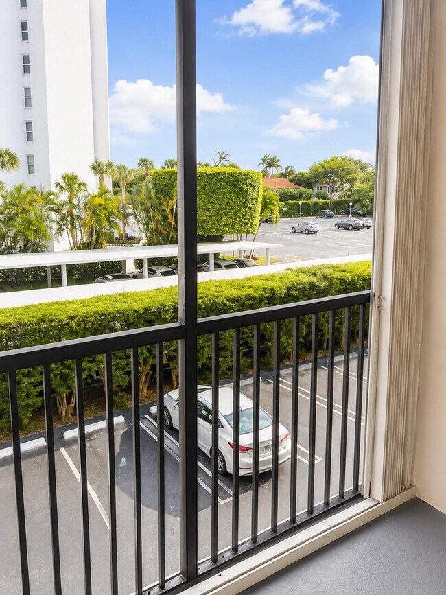 Building Photo - 1527 S Flagler Dr