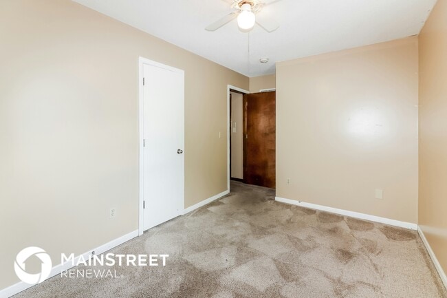 Building Photo - 301 W Heritage Dr