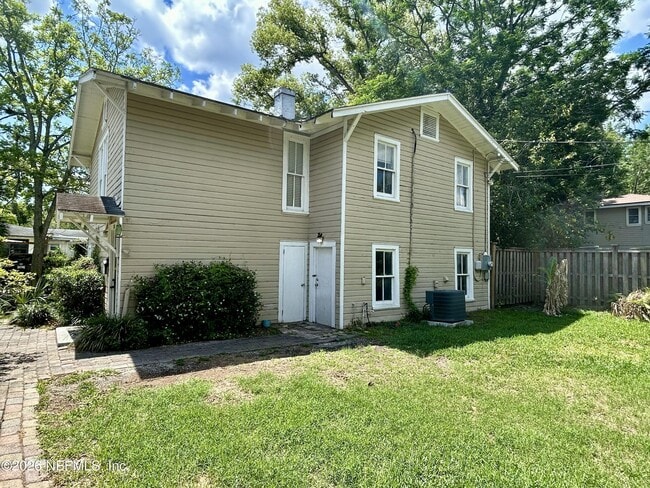 Building Photo - 1556 Dancy St