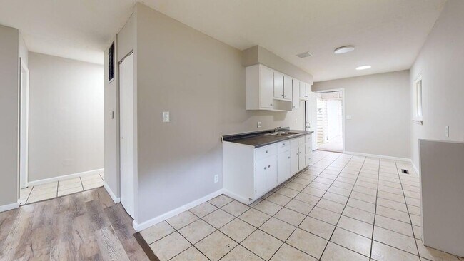 Building Photo - Akron 3 Bedroom Single Family Home