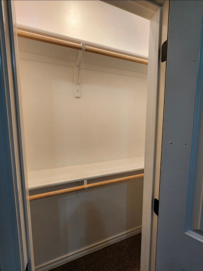 Building Photo - 3 bed 2 bath home