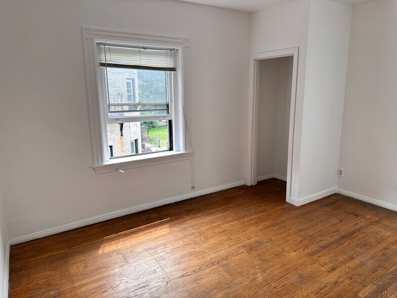 Building Photo - 906 Beacon St
