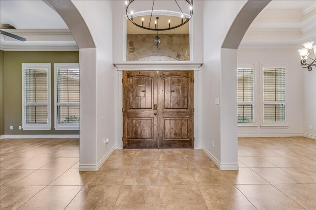 Building Photo - 6241 Lago Vista Dr