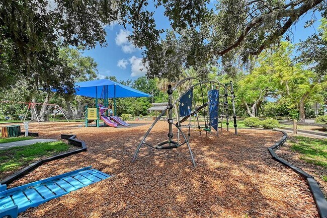 Building Photo - 1738 Siesta Dr