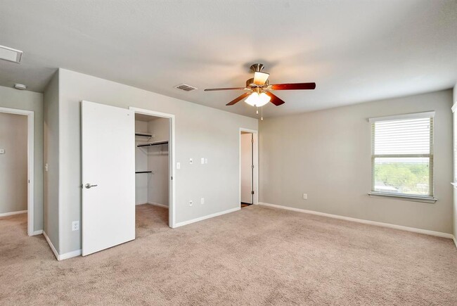 Building Photo - 741 Twisted Oaks Ln