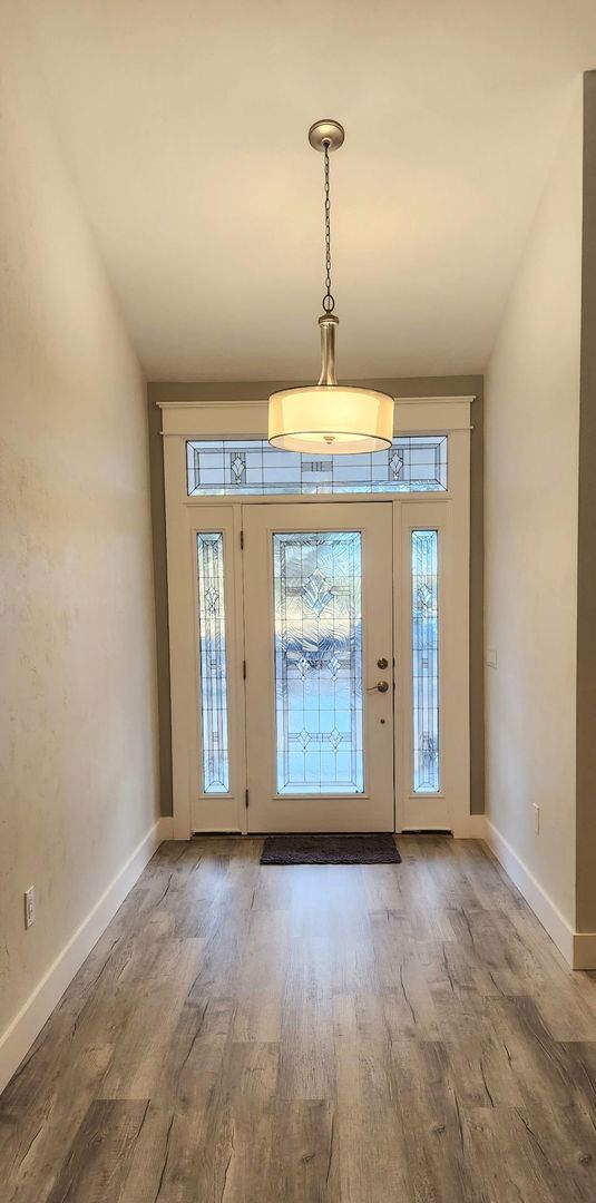 Building Photo - Beautifully updated 3-bedroom, 2.5-bath home in a picturesque country setting