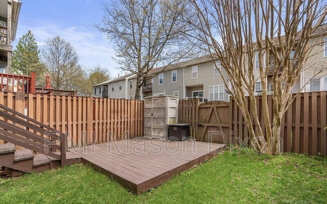 Building Photo - 2404 Sandwich Ct