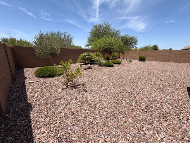 Building Photo - 2 Bed 2 Bath + Den Long-Term Rental in Anthem at Merrill Ranch!