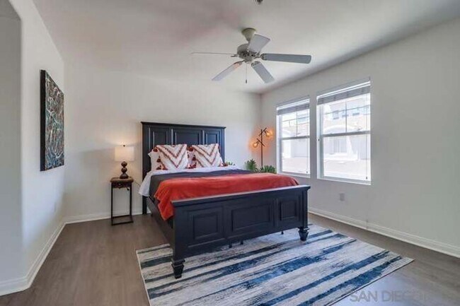 Building Photo - Tri-Level Townhome Condo for Rent – 2 Bed,...