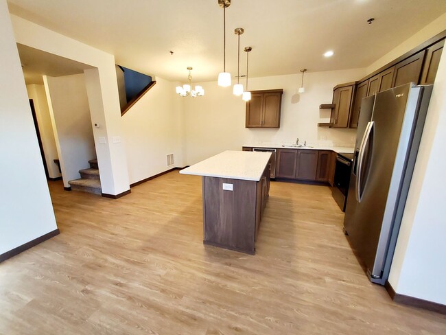 Building Photo - 3 Bed 2.5 Bath Townhome!