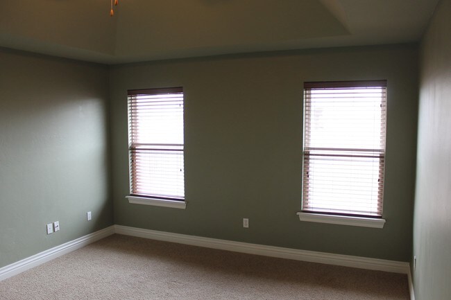 Building Photo - 10217 SW 28th Cir